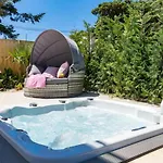 Elena Deluxe Mit Whirlpool Und Beheiztem Pool Am Und Wunderschönen Blick Auf Brijuni Inseln *