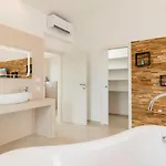 Villa Elena Deluxe Mit Whirlpool Und Beheiztem Pool Am Und Wunderschönen Blick Auf Brijuni Inseln