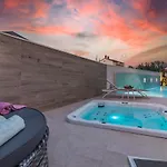 Elena Deluxe Mit Whirlpool Und Beheiztem Pool Am Und Wunderschönen Blick Auf Brijuni Inseln Fažana