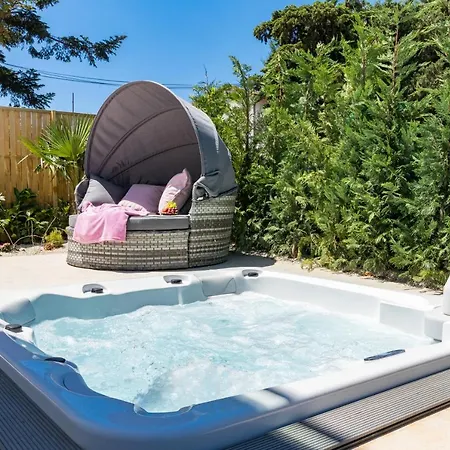 Elena Deluxe Mit Whirlpool Und Beheiztem Pool Am Und Wunderschoenen Blick Auf Brijuni Inseln *
