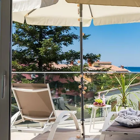 Elena Deluxe Mit Whirlpool Und Beheiztem Pool Am Und Wunderschoenen Blick Auf Brijuni Inseln * Fažana