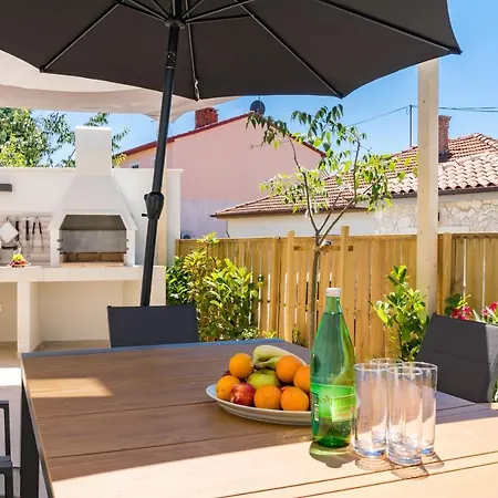 Villa Elena Deluxe Mit Whirlpool Und Beheiztem Pool Am Und Wunderschoenen Blick Auf Brijuni Inseln Fažana
