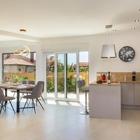 Elena Deluxe Mit Whirlpool Und Beheiztem Pool Am Und Wunderschoenen Blick Auf Brijuni Inseln Willa *