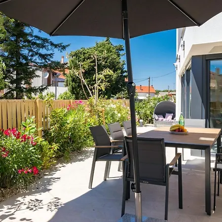 Villa Elena Deluxe Mit Whirlpool Und Beheiztem Pool Am Und Wunderschoenen Blick Auf Brijuni Inseln