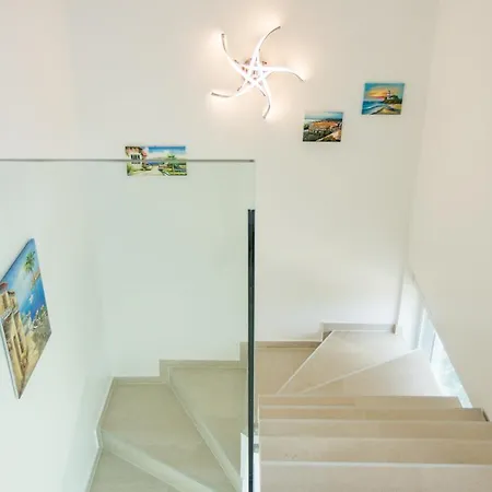 Villa Elena Deluxe Mit Whirlpool Und Beheiztem Pool Am Und Wunderschoenen Blick Auf Brijuni Inseln