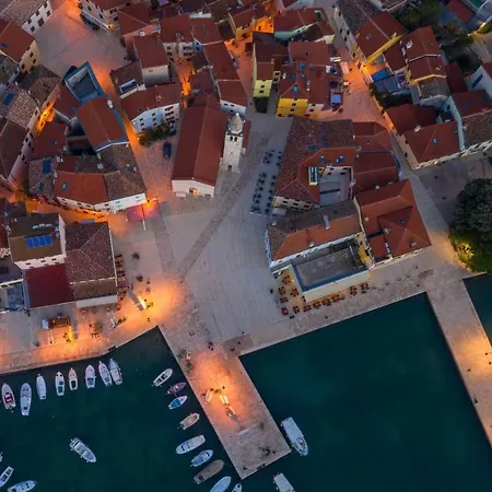 Elena Deluxe Mit Whirlpool Und Beheiztem Pool Am Und Wunderschoenen Blick Auf Brijuni Inseln