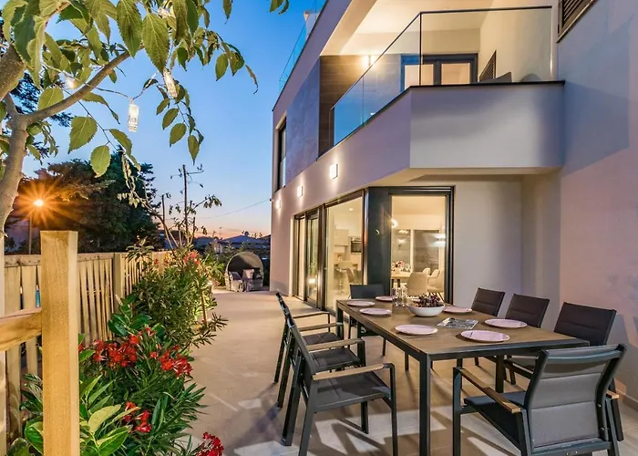 Elena Deluxe Mit Whirlpool Und Beheiztem Pool Am Und Wunderschoenen Blick Auf Brijuni Inseln Fažana