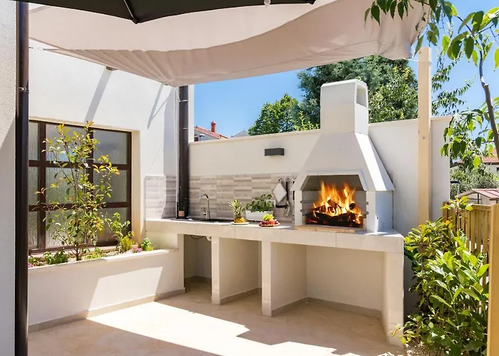 Elena Deluxe Mit Whirlpool Und Beheiztem Pool Am Und Wunderschoenen Blick Auf Brijuni Inseln Willa