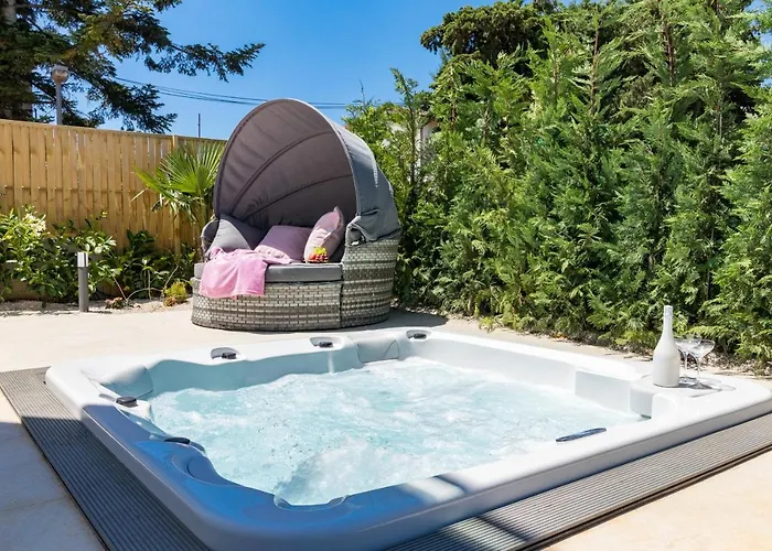 Elena Deluxe Mit Whirlpool Und Beheiztem Pool Am Und Wunderschoenen Blick Auf Brijuni Inseln *