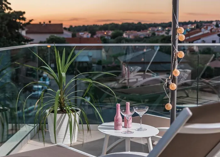 Elena Deluxe Mit Whirlpool Und Beheiztem Pool Am Und Wunderschoenen Blick Auf Brijuni Inseln