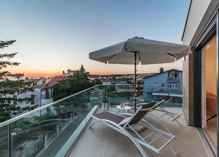 Elena Deluxe Mit Whirlpool Und Beheiztem Pool Am Und Wunderschoenen Blick Auf Brijuni Inseln Willa