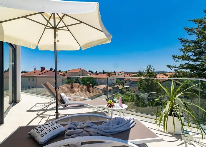 Elena Deluxe Mit Whirlpool Und Beheiztem Pool Am Und Wunderschoenen Blick Auf Brijuni Inseln Willa