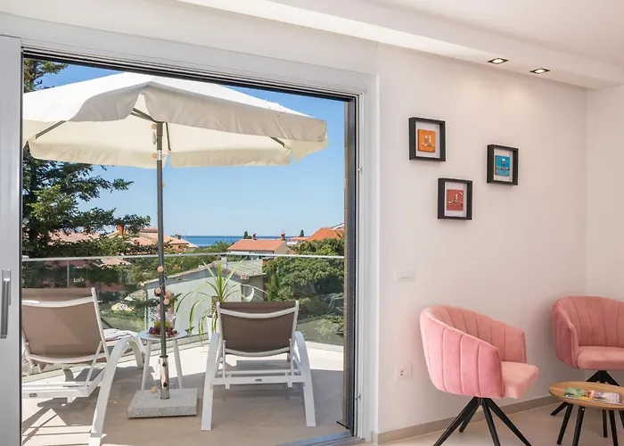 Elena Deluxe Mit Whirlpool Und Beheiztem Pool Am Und Wunderschoenen Blick Auf Brijuni Inseln Willa