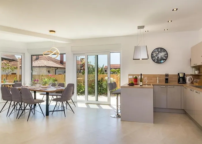 Elena Deluxe Mit Whirlpool Und Beheiztem Pool Am Und Wunderschoenen Blick Auf Brijuni Inseln Willa *