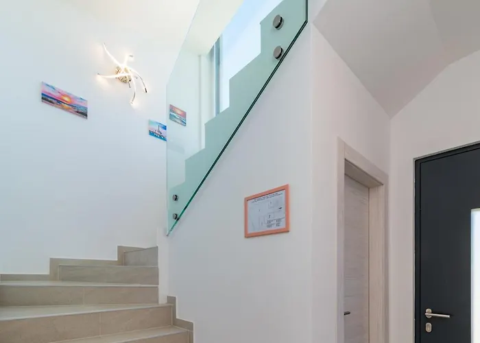 Elena Deluxe Mit Whirlpool Und Beheiztem Pool Am Und Wunderschoenen Blick Auf Brijuni Inseln * Fažana