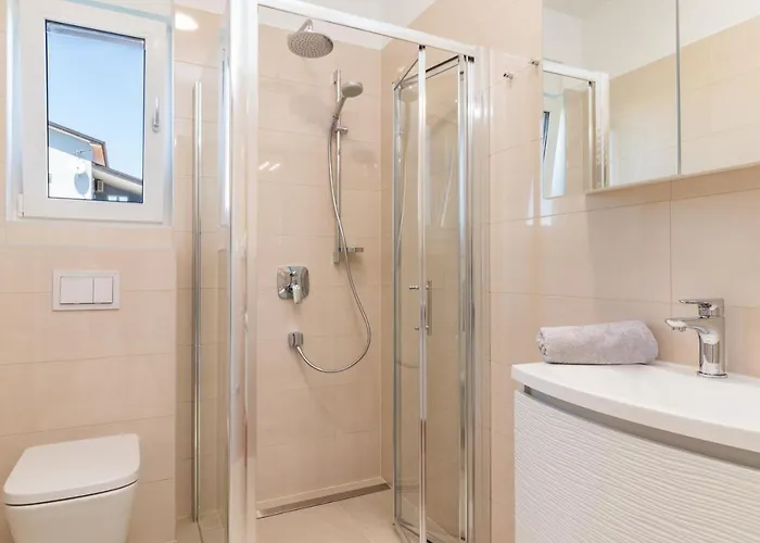 Willa Elena Deluxe Mit Whirlpool Und Beheiztem Pool Am Und Wunderschoenen Blick Auf Brijuni Inseln Fažana