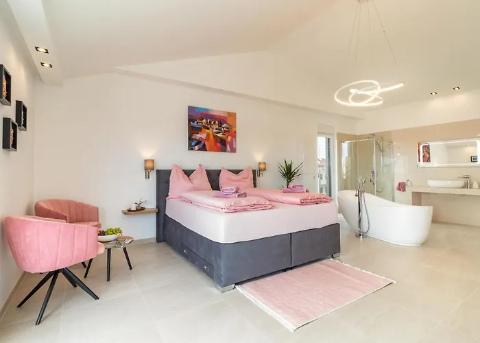 Elena Deluxe Mit Whirlpool Und Beheiztem Pool Am Und Wunderschoenen Blick Auf Brijuni Inseln *