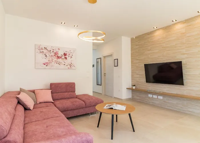 Elena Deluxe Mit Whirlpool Und Beheiztem Pool Am Und Wunderschoenen Blick Auf Brijuni Inseln Fažana