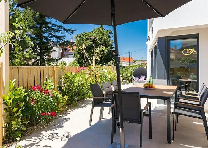 Willa Elena Deluxe Mit Whirlpool Und Beheiztem Pool Am Und Wunderschoenen Blick Auf Brijuni Inseln