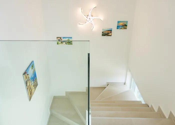 Willa Elena Deluxe Mit Whirlpool Und Beheiztem Pool Am Und Wunderschoenen Blick Auf Brijuni Inseln