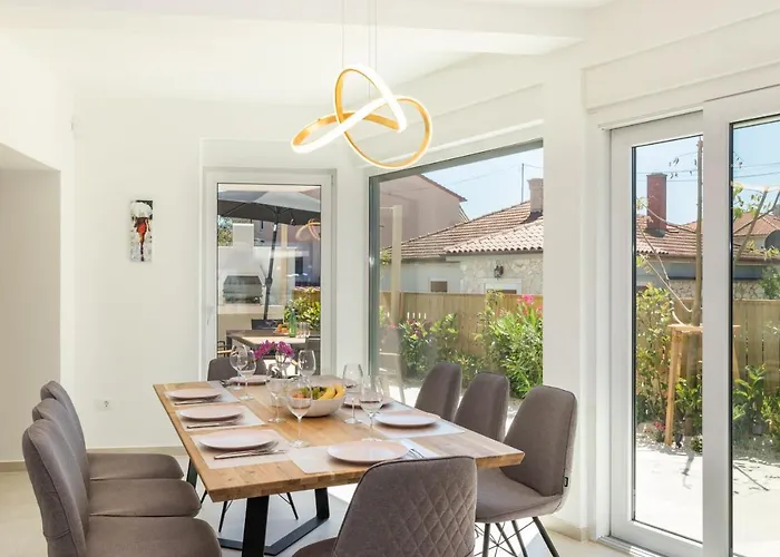 Willa Elena Deluxe Mit Whirlpool Und Beheiztem Pool Am Und Wunderschoenen Blick Auf Brijuni Inseln Fažana