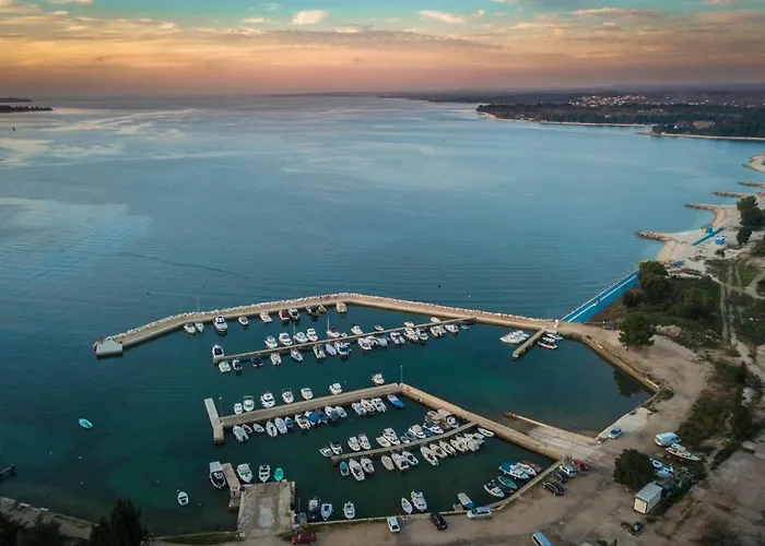 Elena Deluxe Mit Whirlpool Und Beheiztem Pool Am Und Wunderschoenen Blick Auf Brijuni Inseln * Fažana