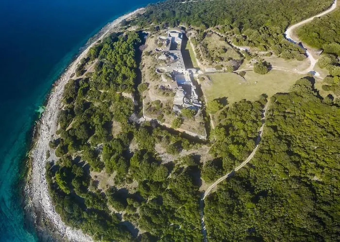 Elena Deluxe Mit Whirlpool Und Beheiztem Pool Am Und Wunderschoenen Blick Auf Brijuni Inseln *