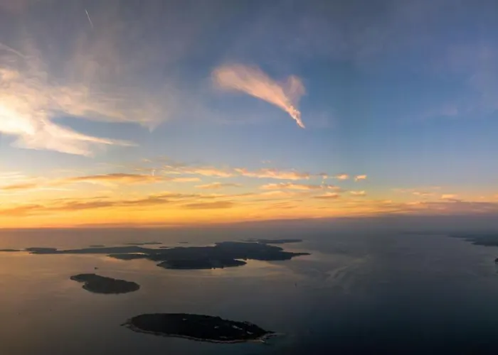 Willa Elena Deluxe Mit Whirlpool Und Beheiztem Pool Am Und Wunderschoenen Blick Auf Brijuni Inseln *