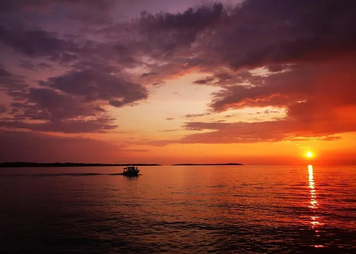 Elena Deluxe Mit Whirlpool Und Beheiztem Pool Am Und Wunderschoenen Blick Auf Brijuni Inseln Willa Fažana