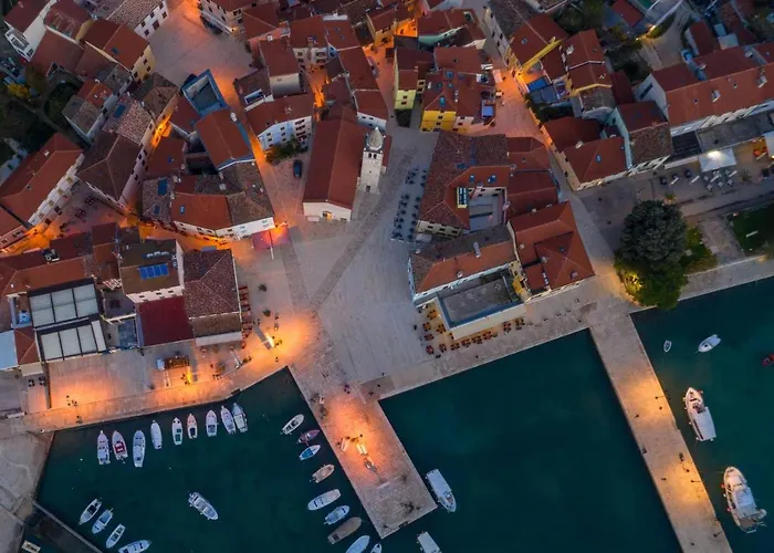 Elena Deluxe Mit Whirlpool Und Beheiztem Pool Am Und Wunderschoenen Blick Auf Brijuni Inseln