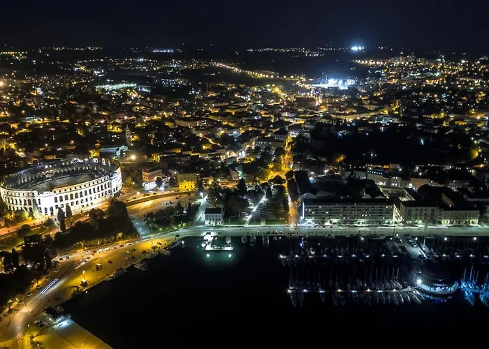 Elena Deluxe Mit Whirlpool Und Beheiztem Pool Am Und Wunderschoenen Blick Auf Brijuni Inseln